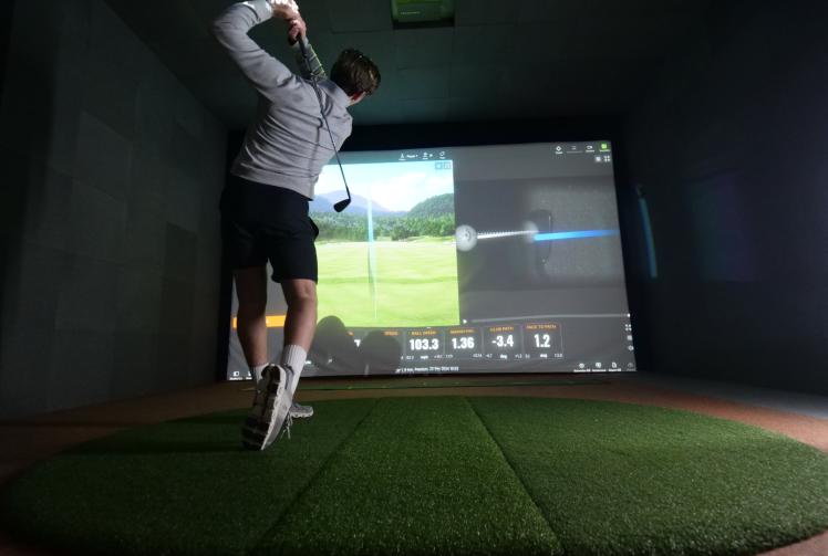 Indoor golf 'tees off' in Maidenhead with UK's first leisure-centre based simulator