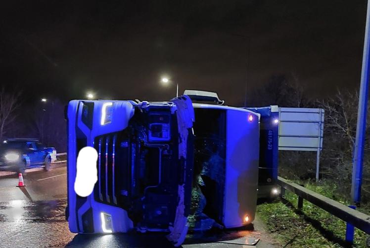 Three people freed driver of lorry which flipped over due to high winds in Storm Darragh