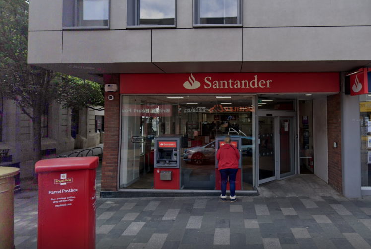 Public notices: Santander facelift plans on Maidenhead High Street