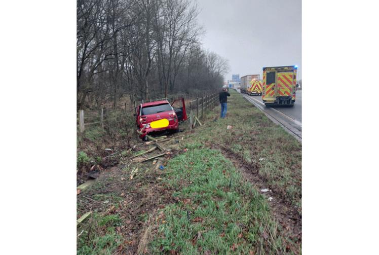 'No serious injuries' after driver crashes off M4 westbound carriageway