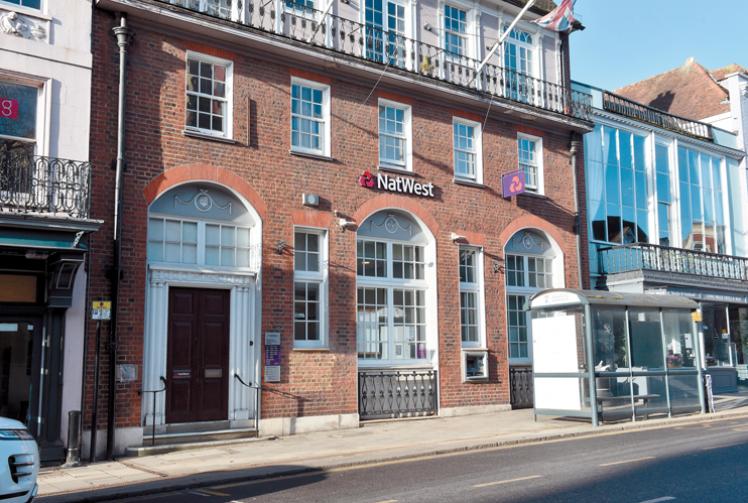New Co-op convenience store set to take over former Windsor High Street bank