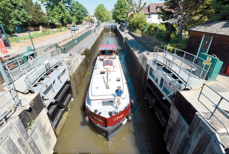 River Thames weir and lock keepers to strike over safety concerns 