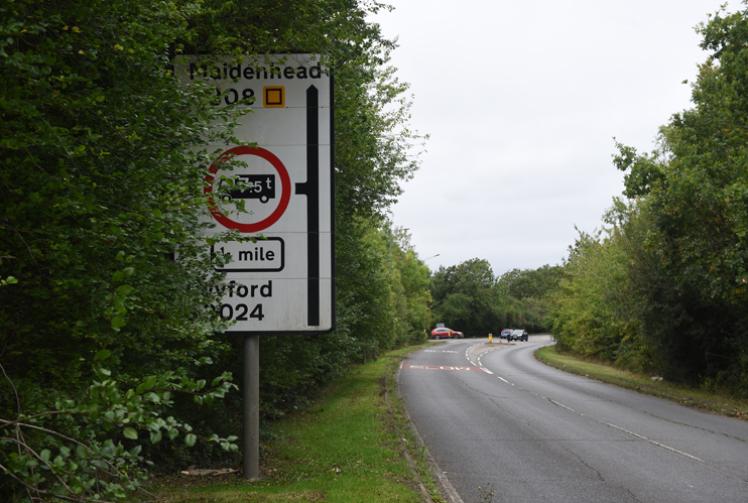 Frustrated driver criticises ‘ridiculous’ overgrown foliage making RBWM road signs ‘illegible’