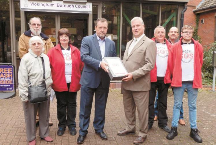 Hare Hatch Sheeplands petition handed to councillors