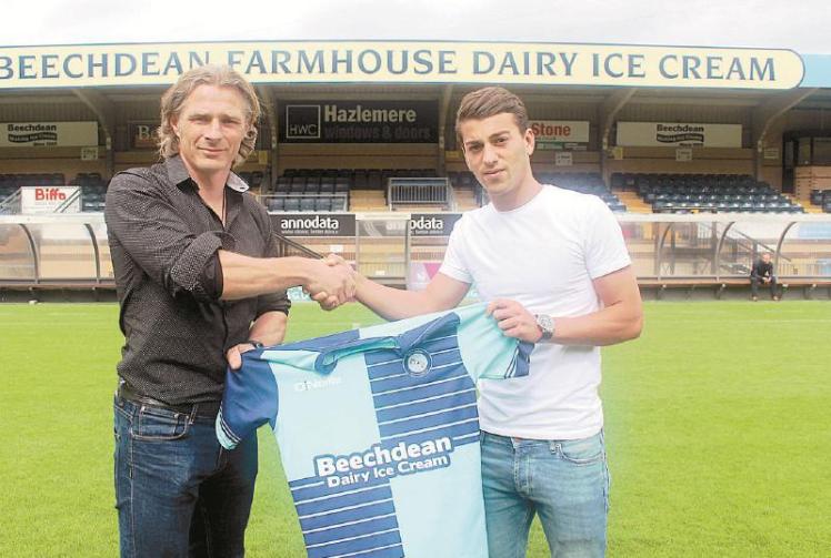 Kashket puts pen to paper on two-and-a-half year deal at Wycombe Wanderers