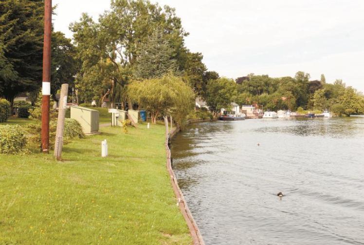 Plans for bollards in Willows Riverside Park unanimously refused