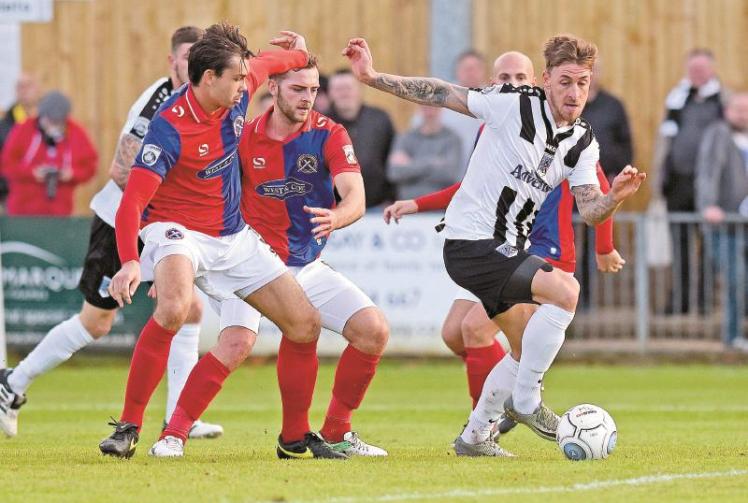 Maidenhead United hold strongest hand to see off Cards in FA Trophy
