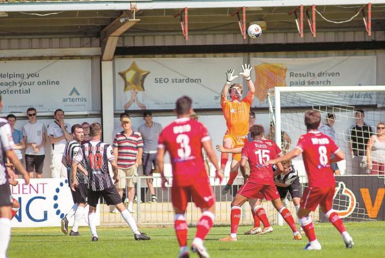 Maidenhead United extend Ashby-Hammond's loan move from Fulham
