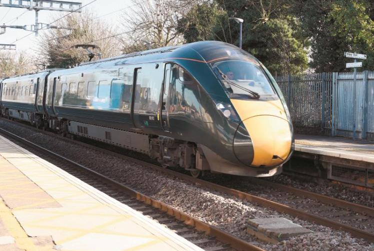 Morning train disruption following points failure between Slough and London Paddington