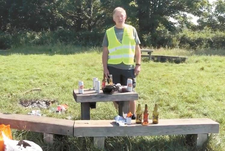 Councillor clears litter from Ockwells Park