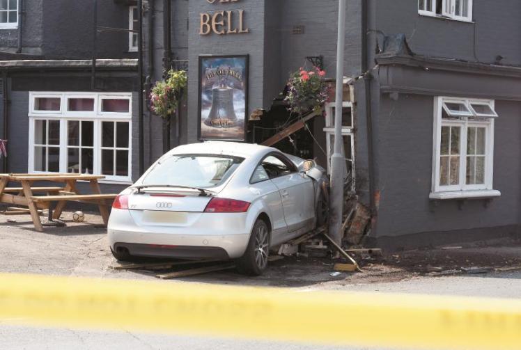 Car crashes into Wooburn Green pub