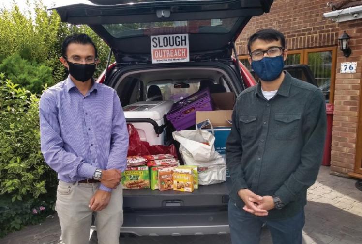 Ahmadiyya Muslim Community donate boxes of food to Slough Outreach