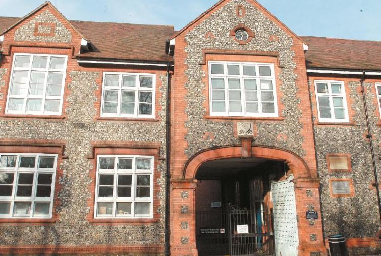 Marlow schools to host live carol concert and reindeer trail 