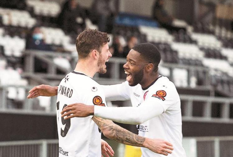Maidenhead United revive play-off hopes with spirited victory over Chesterfield