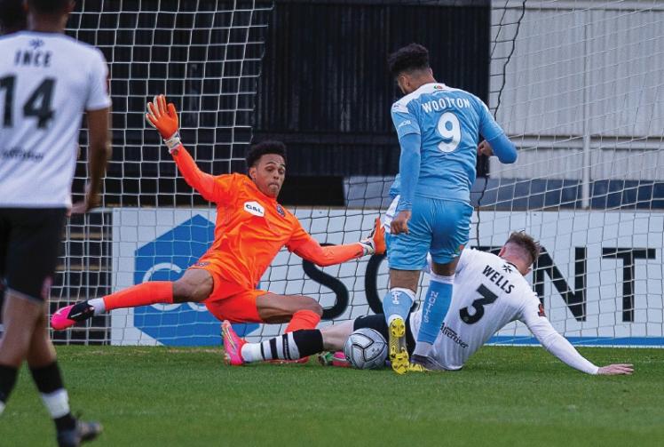 Magpies bring in emergency keeper to cover for Lovett's absence