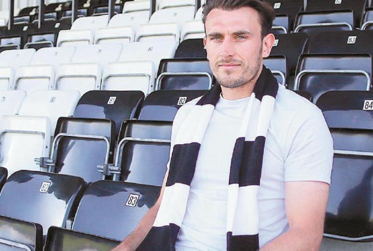 Maidenhead United bolster defensive options with De Havilland signing