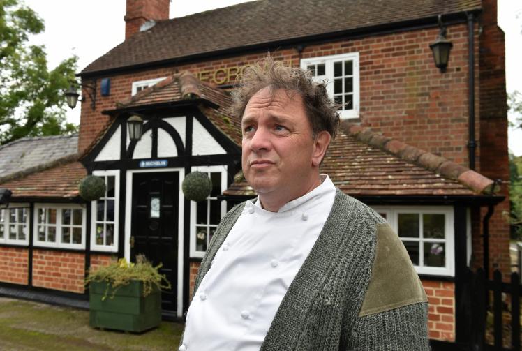 Chef Simon Bonwick announced as new owner of The Crown at Bray