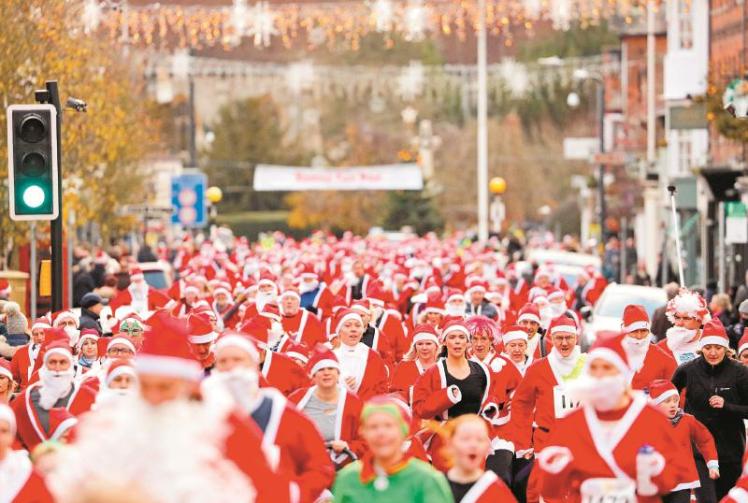 Thousands play dress up for return of Marlow Santa Run