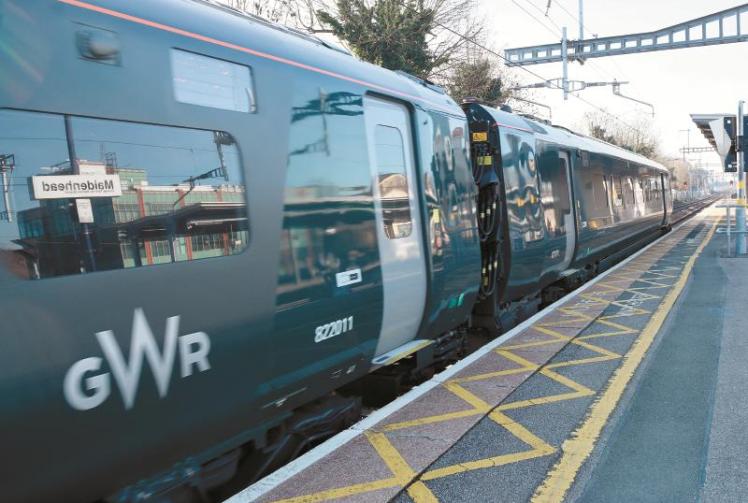 Rail services between Slough and Windsor suspended due to broken down train