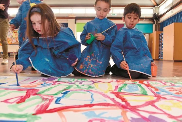 Furze Platt children paint gardens and towns