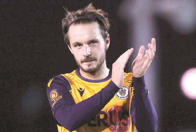 Goddard scores twice as Slough Town defeat Salisbury to set up tie with Ebbsfleet United