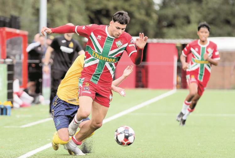 Windsor lose by the odd goal in seven against runaway leaders Amersham Town