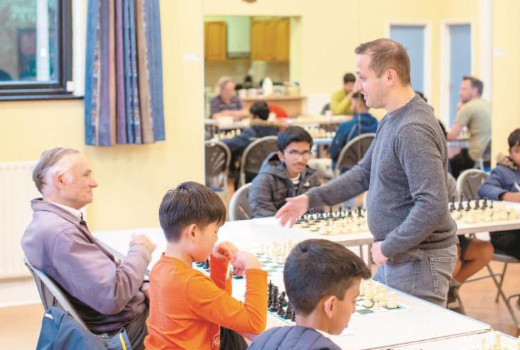 Maidenhead Chess Club hold charity 'simultaneous display' match with International Master Lorin D'Costa