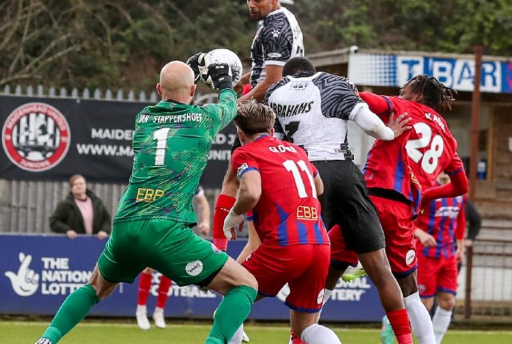 Maidenhead United make goalkeeper Jordi van Stappershoef their third summer signing