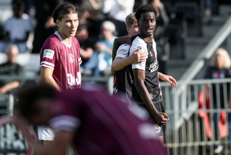 Van Stappershoef and resilient Magpies stand tall before Popoola delivers knock out blow