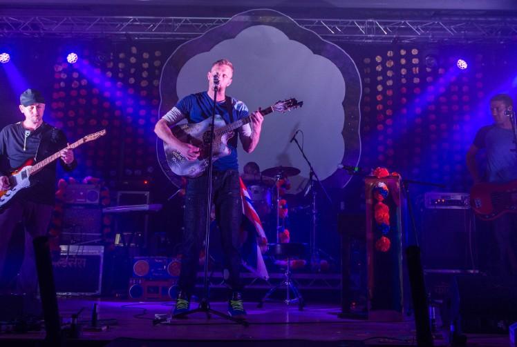 Show with light and sound in style of Coldplay