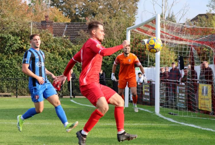 First-half frenzy sees Flackwell Heath throw away&nbsp;3-0 lead at Thame United