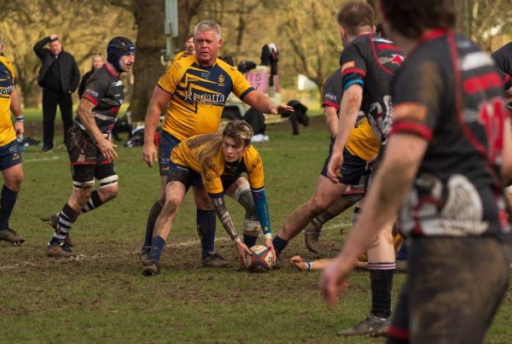 Undefeated Henley top league after 62-0 rout