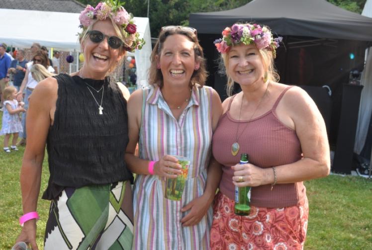 Record-breaking &lsquo;mini Glastonbury&rsquo;