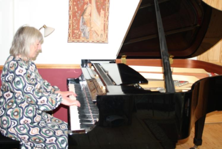 Woman achieves highest award for playing piano